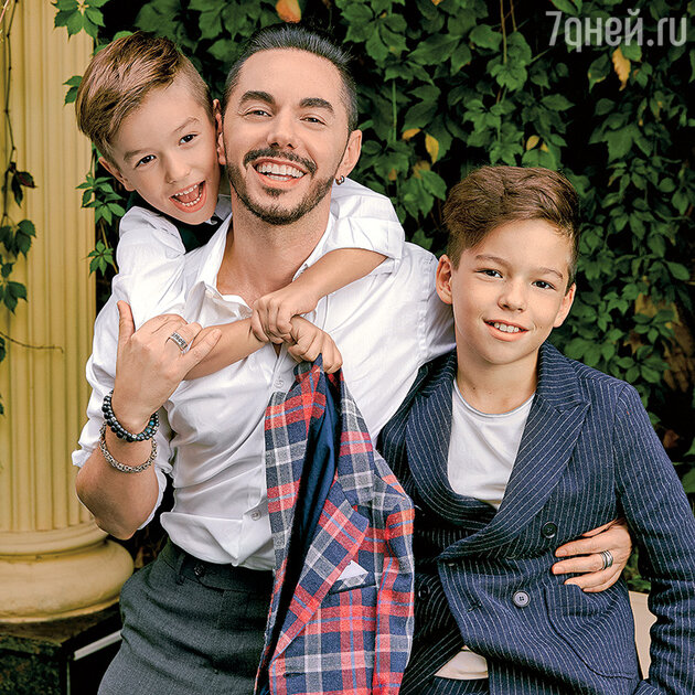Тимур Родригез с сыновьями Даниэлем и Мигелем