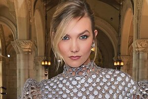 26-летняя Карли Клосс сыграла вторую свадьбу