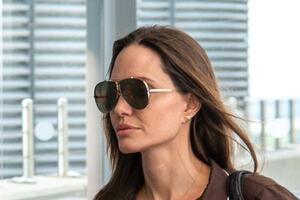 Модный провал: Анджелина Джоли появилась на публике в нелепом виде 