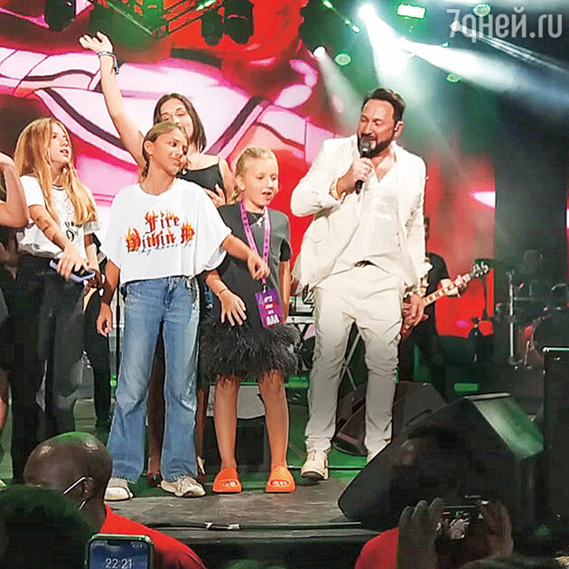 Стас Михайлов с дочкой Марией (слева). Фото