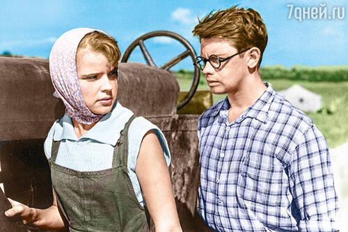 С Тамарой Семиной в фильме «Все начинается с дороги». 1959 г.