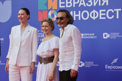 Председатель Совета АНО «Евразия» Алёна Аршинова, Ольга Красько и президент фестиваля Джаник Файзиев

