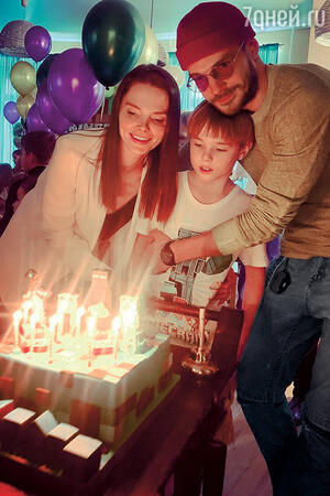 Елизавета Боярская с семьей