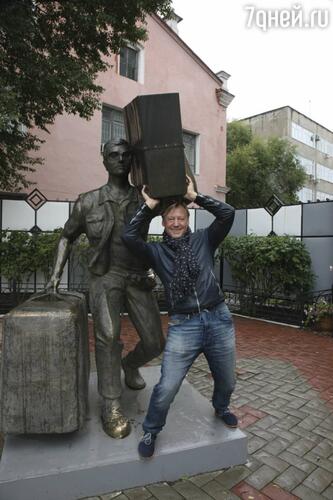Дмитрий Харатьян