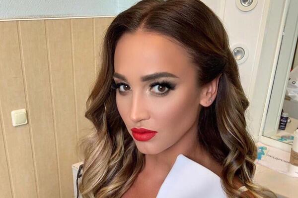 «Мучилась комплексами»: Бузова призналась, что сделала пластическую операцию