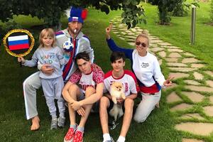 Старшего проигнорировали: возмужавшие сыновья Рудковской блеснули рядом с Плющенко