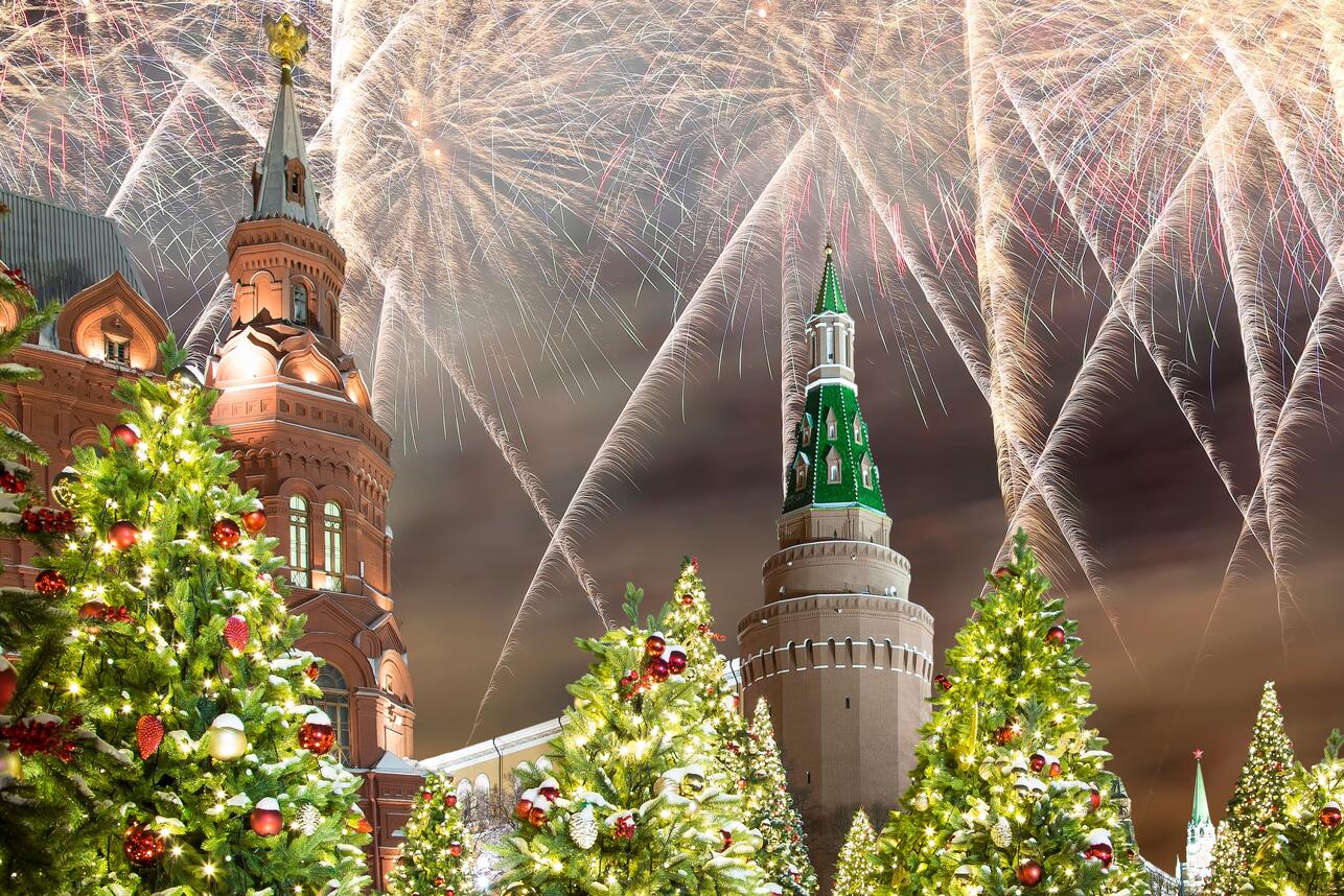 новый год, фейерверк, салют, новогодние фейерверки, история фейерверков, пиротехника, рынок пиротехники, продажа фейерверков, как запустить салют, безопасность фейерверков, новогодние традиции, фейерверки в России, бизнес на фейерверках, новогодние салюты, запуск фейерверков, правила запуска салюта, история новогодних традиций, пиротехнические изделия, новогодние праздники, фейерверки на новый год, статистика продаж пиротехники, советы по фейерверкам, китайские фейерверки, петр первый новый год, новогодние развлечения