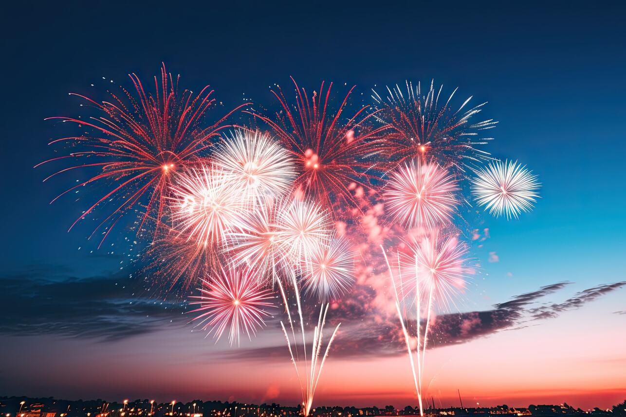 новый год, фейерверк, салют, новогодние фейерверки, история фейерверков, пиротехника, рынок пиротехники, продажа фейерверков, как запустить салют, безопасность фейерверков, новогодние традиции, фейерверки в России, бизнес на фейерверках, новогодние салюты, запуск фейерверков, правила запуска салюта, история новогодних традиций, пиротехнические изделия, новогодние праздники, фейерверки на новый год, статистика продаж пиротехники, советы по фейерверкам, китайские фейерверки, петр первый новый год, новогодние развлечения
