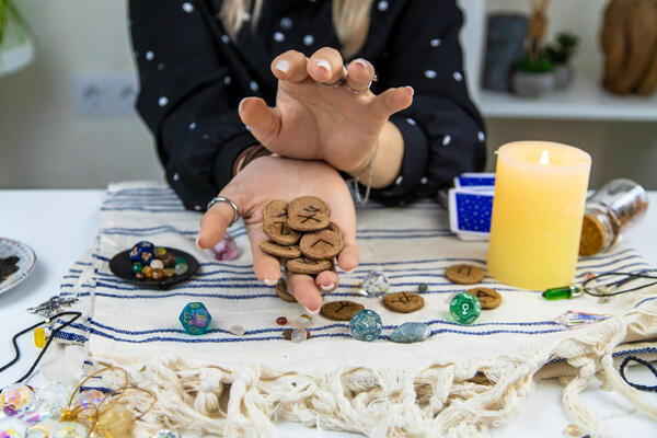 Стрельцам — мчать, Тельцам — богатеть: скандинавские руны указали счастливчиков апреля