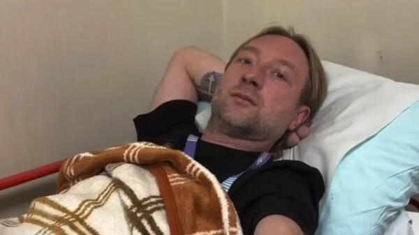 Несчастный случай и госпитализация под капельницу: Плющенко вылетел из Турции с распухшей ногой