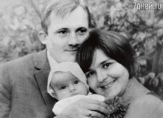 С дочкой Сашенькой. 1967 г.