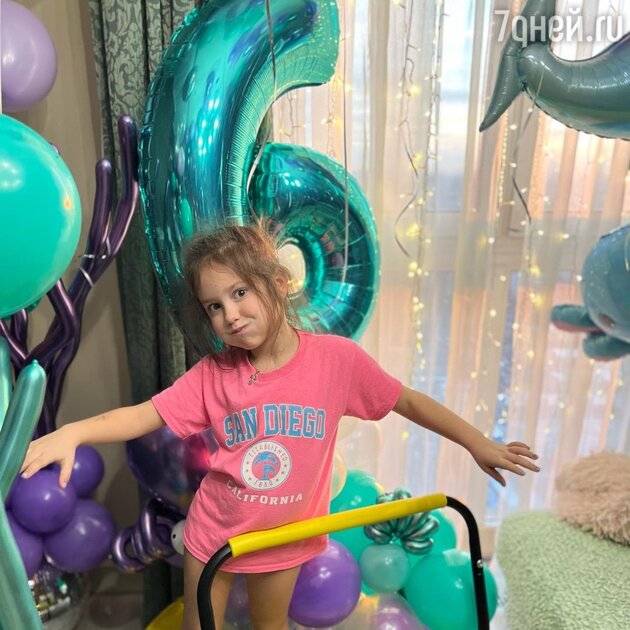 Дочь Агаты Муцениеце и Павла Прилучного - фото