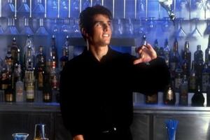 Горящие коктейли, дорогой виски и бесконечный праздник: подборка фильмов ко Дню бармена