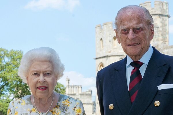 «Почти сто лет!» Кейт Миддлтон поздравила супруга Елизаветы с днем рождения