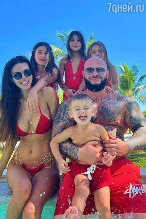 Джиган и Оксана Самойлова с детьми — фото