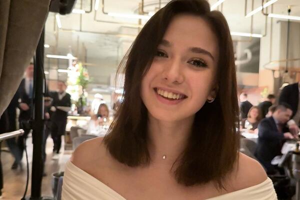 Сбросившая лишний вес Валиева сразила фигурой на отдыхе — на радость 31-летнему жениху
