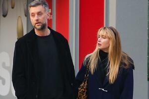 Дженнифер Лоуренс снова втайне стала мамой: уже не беременную актрису подловили на прогулке 
