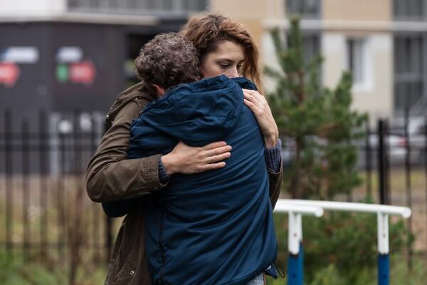 В «Аритмии» развод неизбежен, а в «Гуляй, Вася!» мужем манипулируют: психолог прокомментировала расставания из фильмов