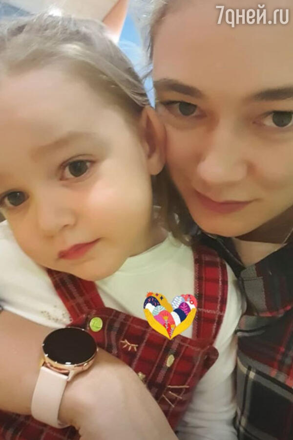 Оксана Акиньшина с дочкой