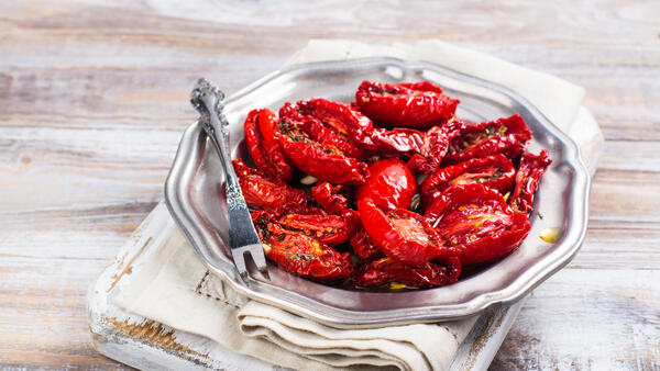 Как сделать вяленые томаты и сохранить их до зимы — солнце больше не нужно