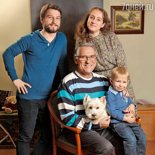 29 марта 2012 года у Ники с ее мужем Пашей родился первенец — Тимофей. Снова возникло желание жить, я помогаю дочке за себя и Катю