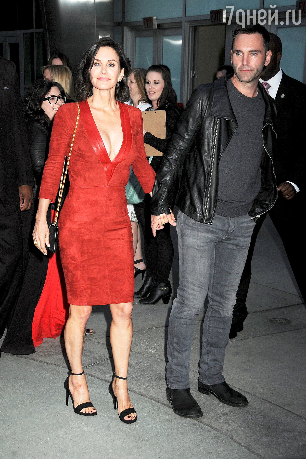 Рэйчел Старр анал Dorcel Airlines актрисалары Ибицаға ұшады