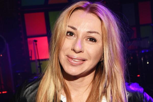 Апина показала, до чего доводит борьба за молодость — скрючило не по-детски