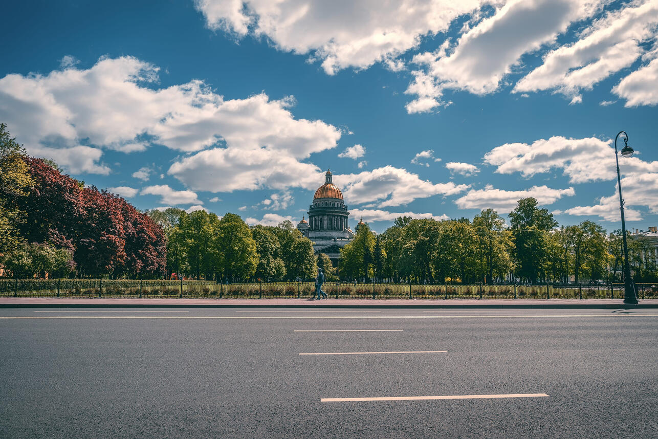куда сходить с девушкой в Петербурге летом, свидание в Санкт-Петербурге, романтические места Петербурга, развод мостов белые ночи, Елагин остров пикник, Новая Голландия лето, Петергоф свидание, прогулка по крышам Петербург, ужин с видом на Неву, летние свидания Петербург