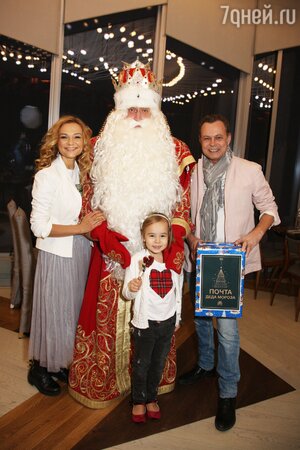 Владимир Левкин с женой Мариной и дочкой Никой