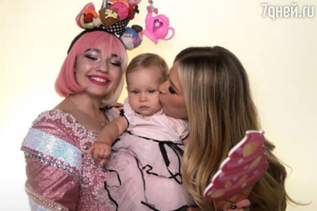 Рита Дакота с дочкой Мией