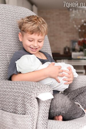 Сын Ирены Понарошку — Серафим с братом