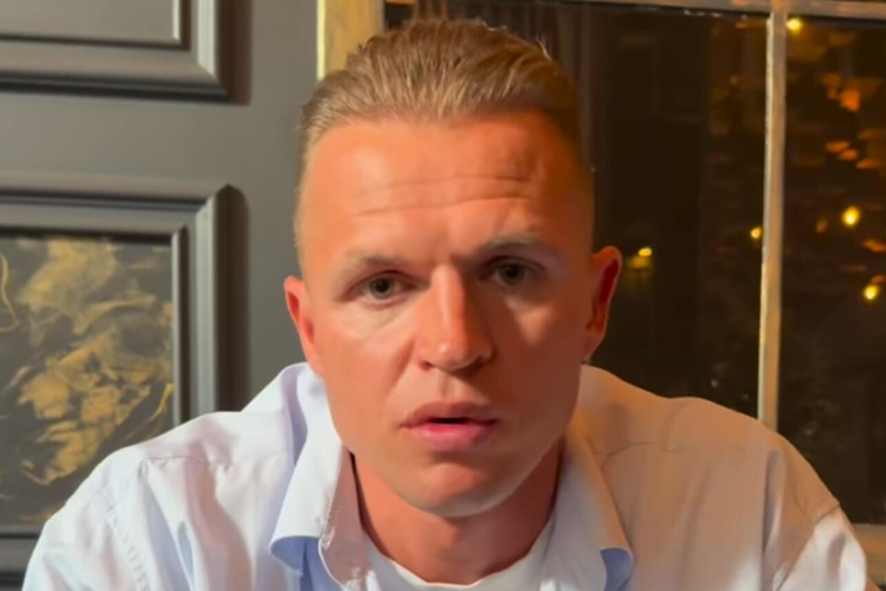 Дмитрий Тарасов высмеял Бузову после ее заявлений об их семейной жизни Дмитрий Тарасов высмеял Бузову после ее заявлений об их семейной жизни