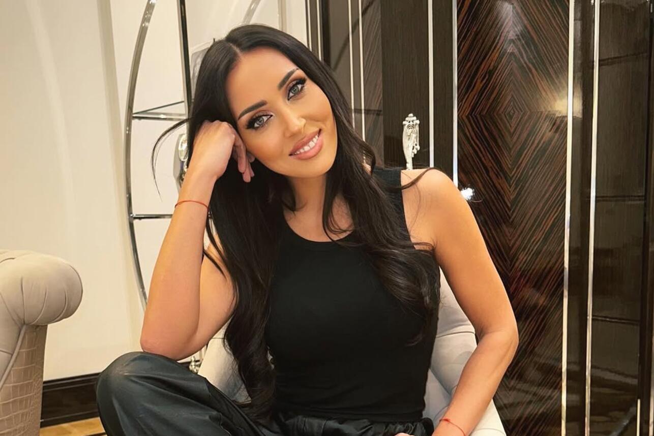 Пизда тартылған ет Стюардессалардың эротикалық порнофотосуреттері