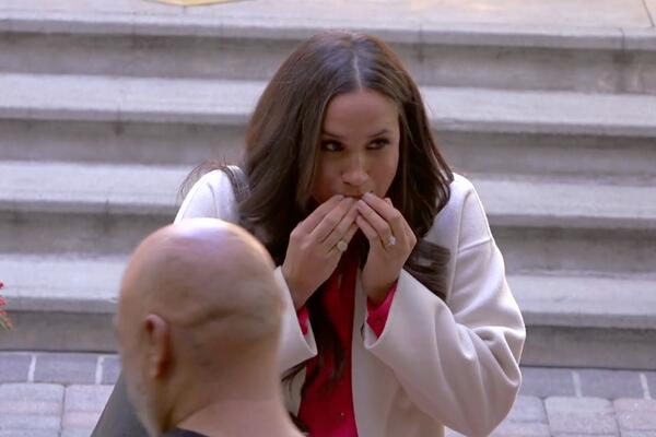 «Меган навещала меня после обеда»: у скандальных мемуаров принца Гарри обнаружился еще более скандальный подтекст