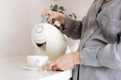 Без магазинной химии: верните первоначальную белизну вашей кухонной технике 