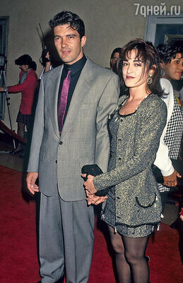 Антонио Бандерас с первой супругой — испанской актрисой Аной Лесой. 1992 г.