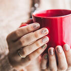 Цвет маникюра на Новый год 2026: тренды, которые покорят праздник