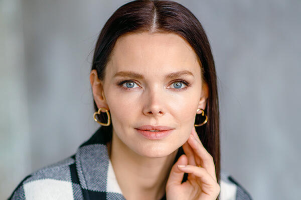 Почти три года кропотливой работы: Боярская вручила матери особенный подарок