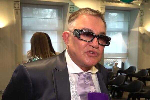 Дибров разочарован негативом аудитории на свой голый выход, обвинив во всем Достоевского 