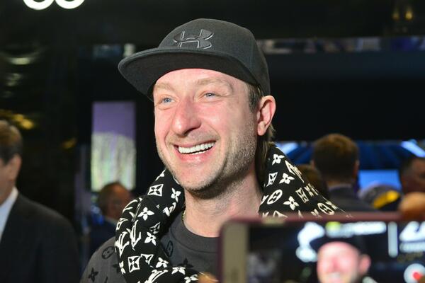 Хирург Киркорова перекроил лицо Плющенко — первые кадры после операции