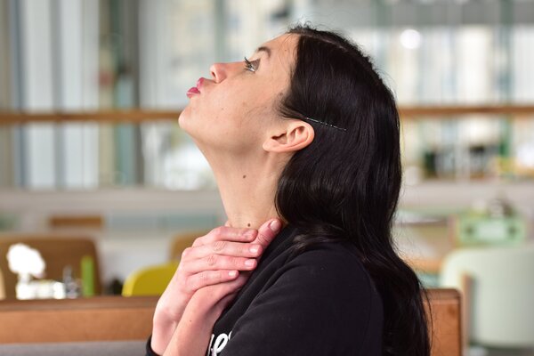 Как избавиться от «черепашьей» шеи и убрать мешки под глазами