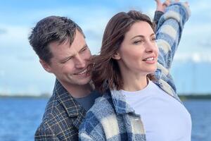 7 часов в аэропорту и два перелета: Макеева показала, куда сбежала с мужем