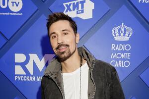 Снимок Билана с девушкой вызвал ажиотаж в Сети — нежные объятия