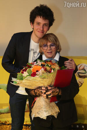 Алла Сурикова с внуком