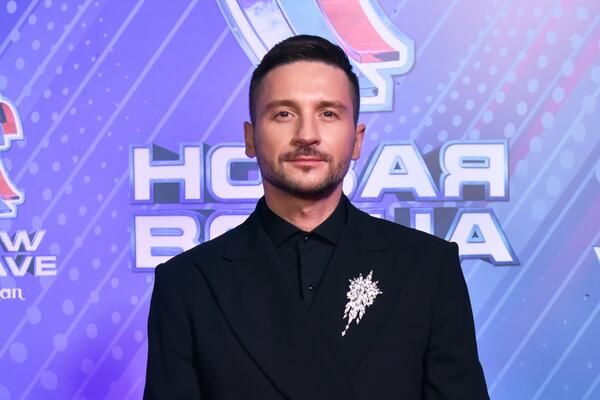 Лазарев раскрыл детали подготовки сына и дочери к школе: «Помощи особо не просят»