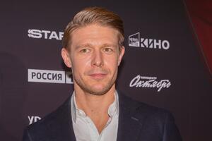 Стали известны подробности нового романа Ефремова — вместе нежатся на Бали