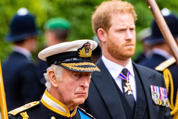 Признал свое поражение? Принц Гарри позвонил отцу  