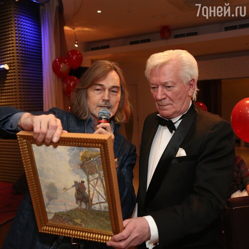 Подарок от Никаса Сафронова