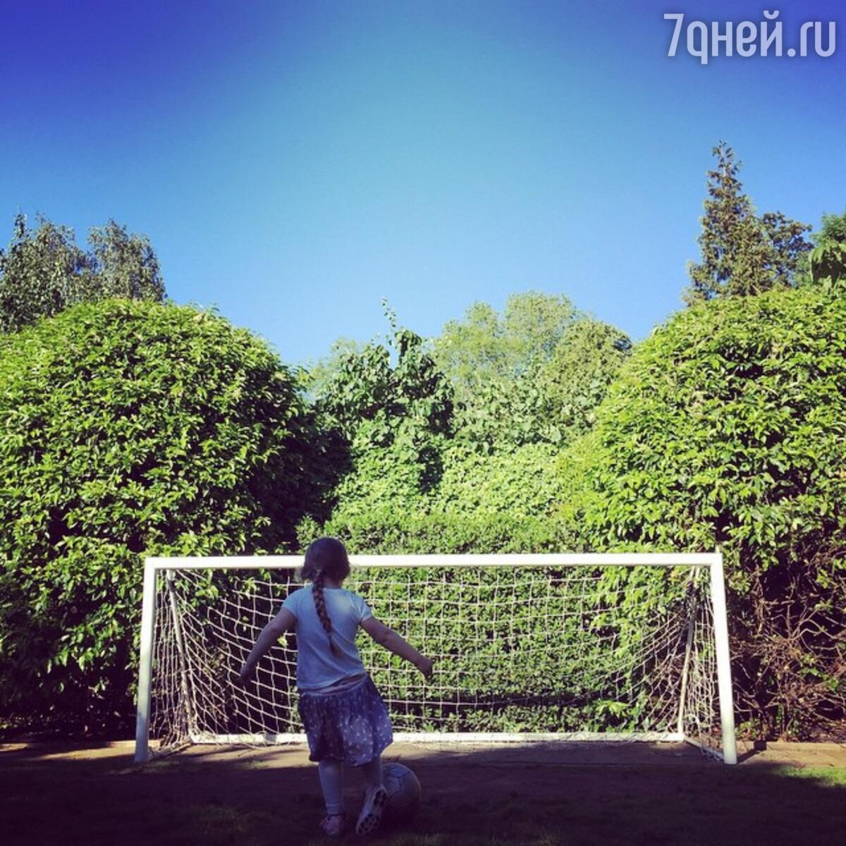 Дочь Бекхэмов успешно играет в футбол - 7Дней.ру