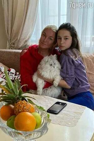 Анастасия Волочкова с дочерью Ариадной Анастасия Волочкова с дочерью Ариадной